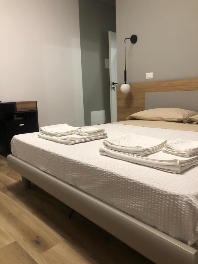 A Due Passi Dalla Scalinata Rooms Кальтаджироне Экстерьер фото